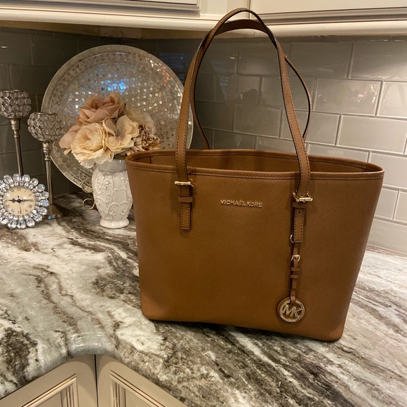 MICHAEL KORS Jet Set Travel Multifunctional Tote - Picture 2 of 12